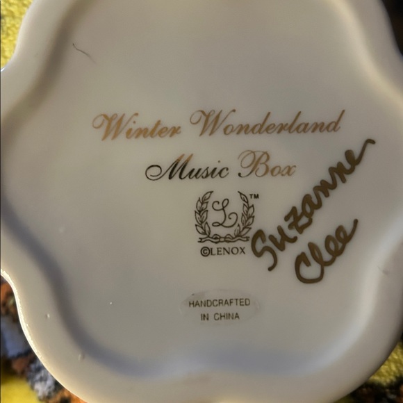 Lenox Winter wonderland snowman, music box - Picture 5 of 7